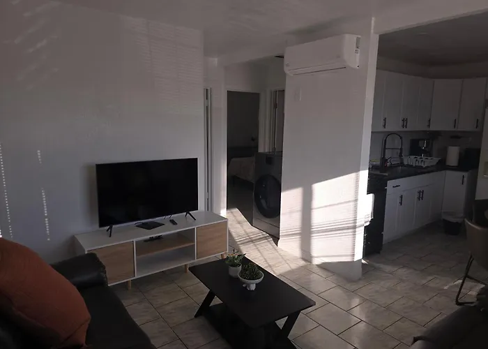 2 Bd Apartment Near To Downtown